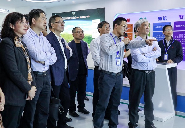 全国人大常委会副委员长丁仲礼莅临草莓视频色板下载考察调研