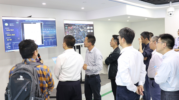 全国农技中心党委书记魏启文一行参观草莓视频色板下载展厅
