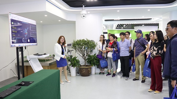 培训班听取草莓视频色板下载业务人员讲解产供销一体化模式