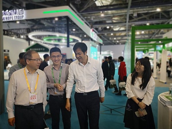 蔡元杰总农艺师对草莓视频色板下载寄予厚望