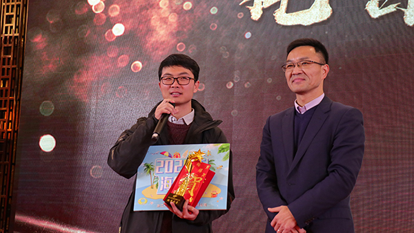 草莓视频色板下载先进团队与个人的颁奖瞬间（部分）