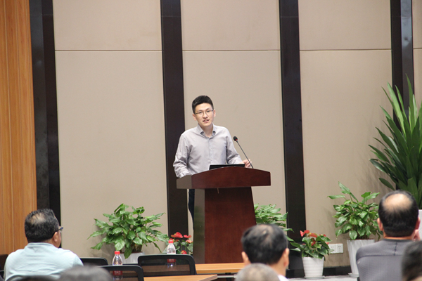 草莓视频色板下载副总经理陈曦向培训班作公司介绍