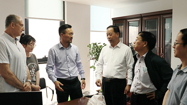 中国农业技术推广协会会长陈生斗、秘书长张互助莅临草莓视频色板下载考察参观