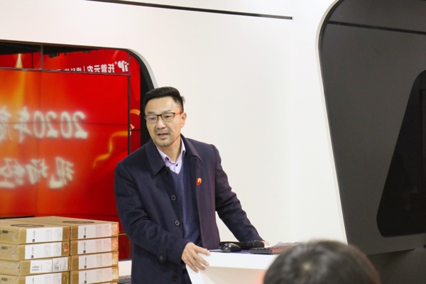 【2】陈渝阳董事长与伙伴们进行分享。.JPG