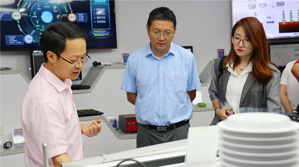 王建军一行参观草莓视频色板下载数字展厅‍‍