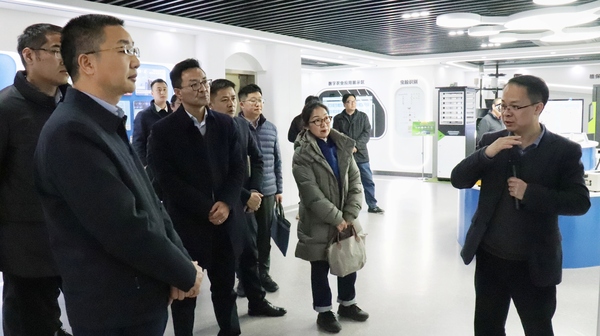 农业农村部信息中心与四川彭州、崇州市联合调研组赴草莓视频色板下载考察